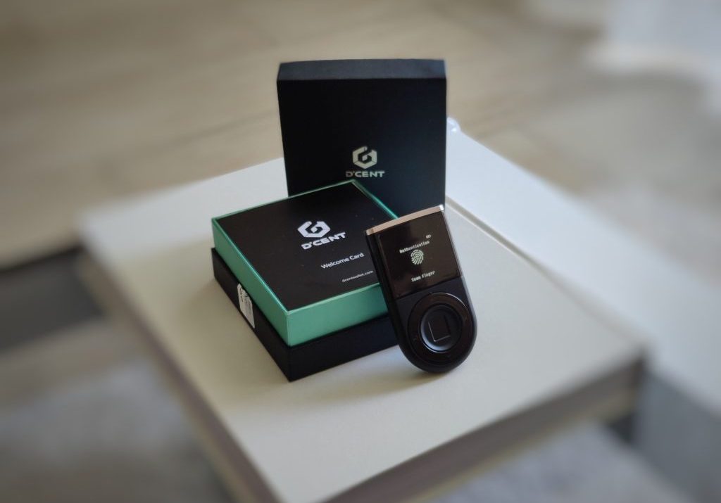 Recensione D’CENT: il primo hardware wallet con impronta digitale