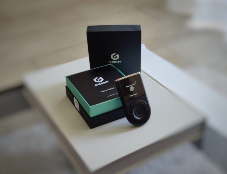 Recensione D’CENT: il primo hardware wallet con impronta digitale