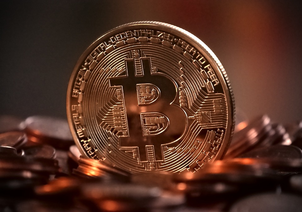 Il Bitcoin supera l’argento e raggiunge i 71.000 dollari per la prima volta in assoluto